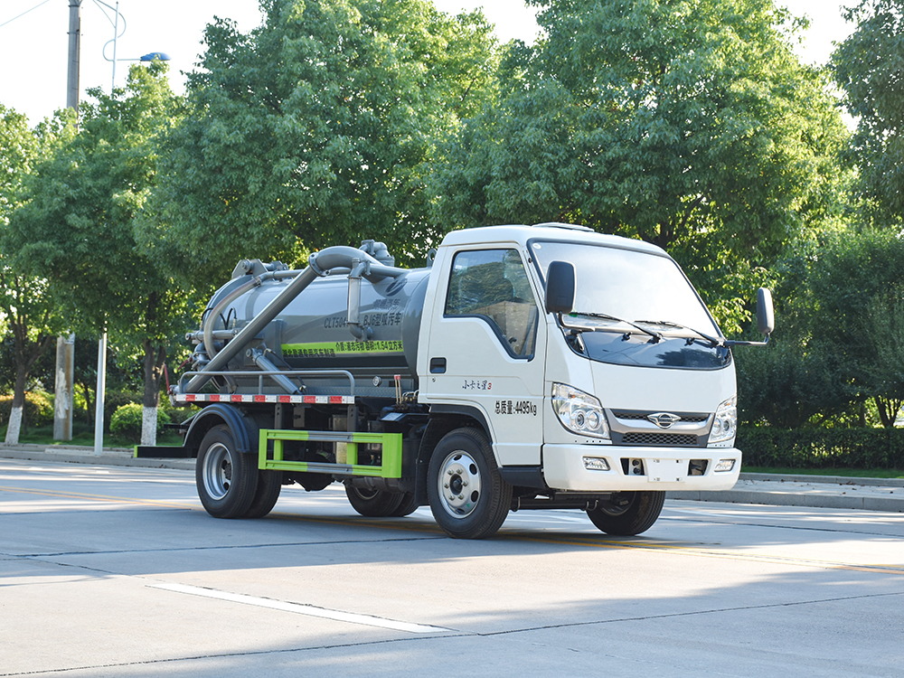 CLT5041GXBJ6型吸污車