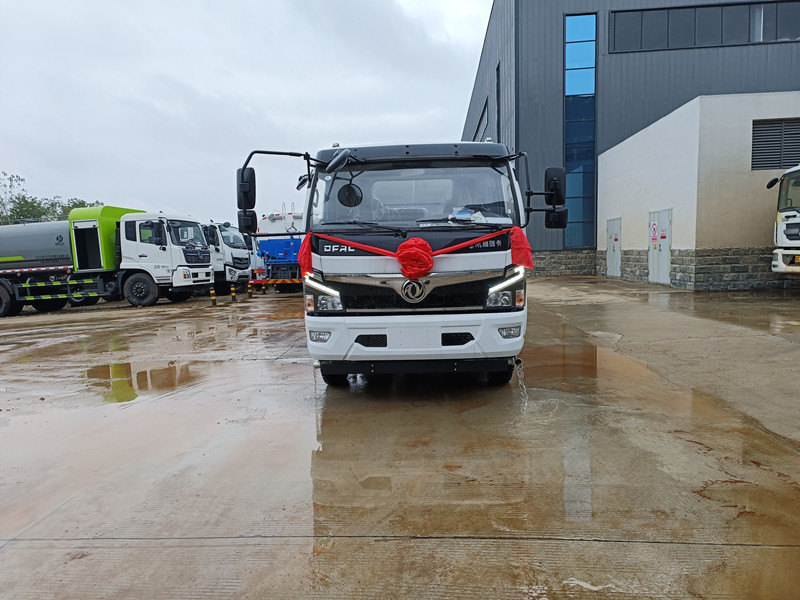 東風(fēng)福瑞卡9.2方霧炮灑水車(chē)