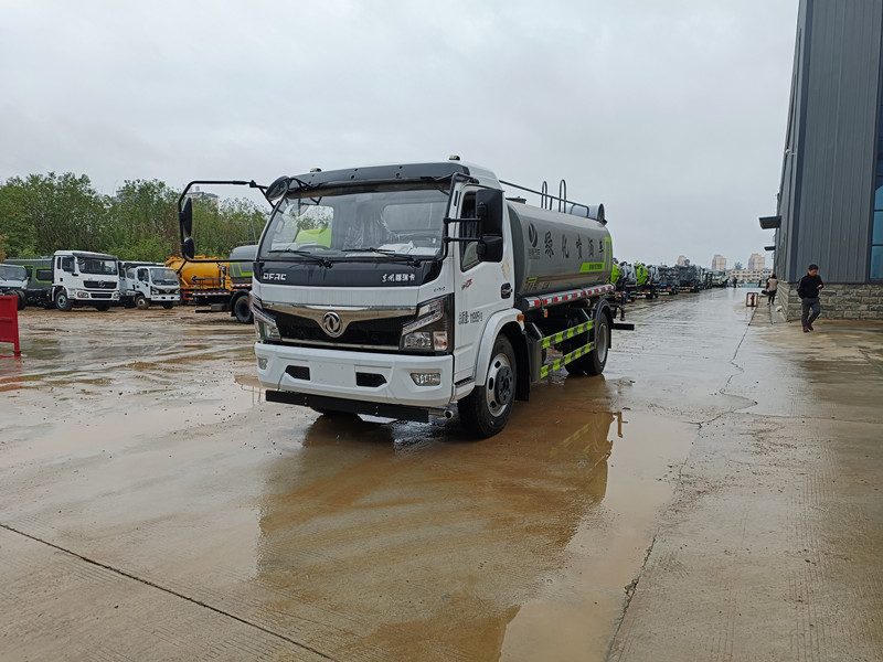 東風(fēng)福瑞卡9.2方霧炮灑水車(chē)