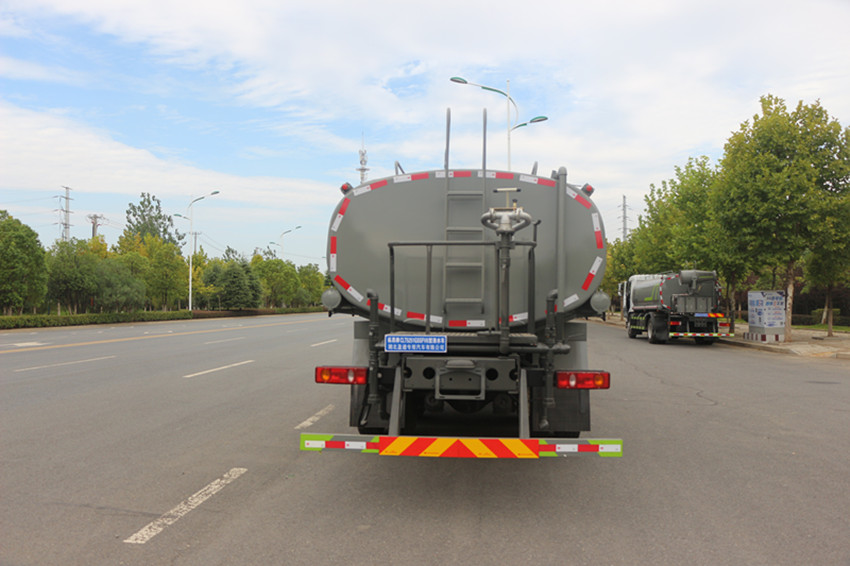 東風(fēng)專(zhuān)底 19 方灑水車(chē)