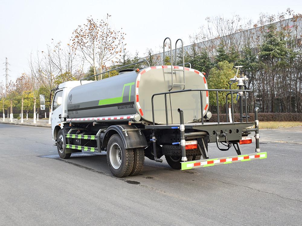 東風(fēng)福瑞卡 9.3 方灑水車(chē)